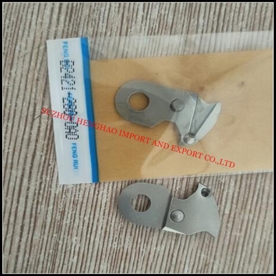 Industriële naaimachineonderdelen uit China, naaldgatgids, verplaatsend mes, grote knop oppakvoet HS-code:84529099