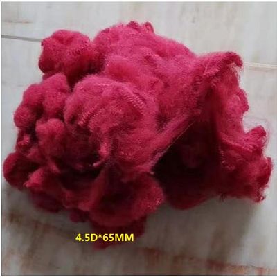 2.5Dtex*51mm de Stevige Heldere Rode Gerecycleerde stapelvezel van de kleurenpolyester voor het Vullen Materiaal, Niet-geweven Stof, het Spinnen