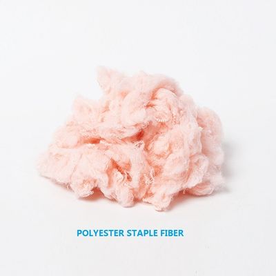 Samengeperste Gehakte Gerecycleerde Polyestervezel die Roze het Vullen Materiaal verven